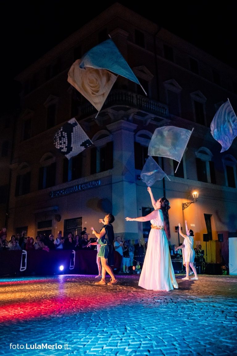 Pandolfaccia sbandieratori spettacolo "Orfeo ed Euridice", foto Lula Merlo