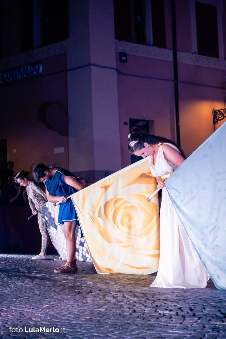 Pandolfaccia sbandieratori spettacolo "Orfeo ed Euridice", foto Lula Merlo