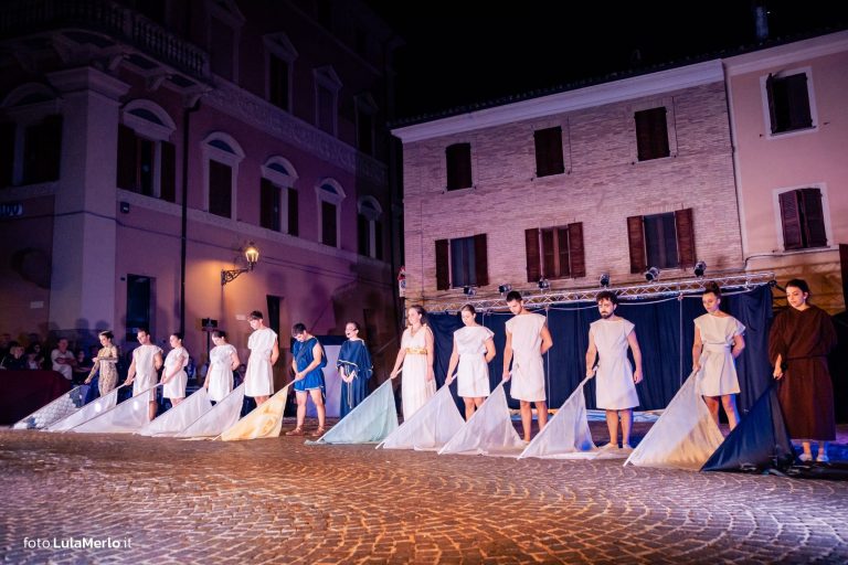 Pandolfaccia sbandieratori spettacolo "Orfeo ed Euridice", foto Lula Merlo