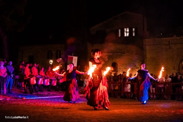 Spettacoli mangiafuoco e danza con fuoco, Malatesta a Fano, foto Lula Merlo