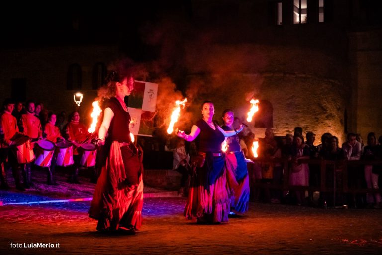 Spettacoli mangiafuoco e danza con fuoco, Malatesta a Fano, foto Lula Merlo