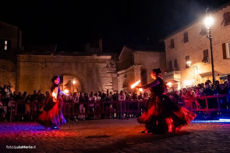 Spettacoli mangiafuoco e danza con fuoco, Malatesta a Fano, foto Lula Merlo