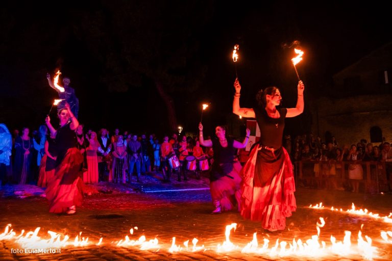 Spettacoli mangiafuoco e danza con fuoco, Malatesta a Fano, foto Lula Merlo