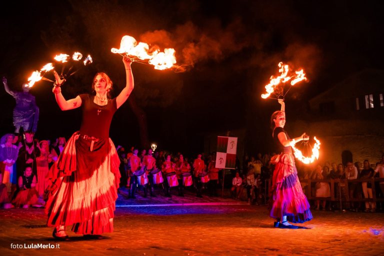 Spettacoli mangiafuoco e danza con fuoco, Malatesta a Fano, foto Lula Merlo