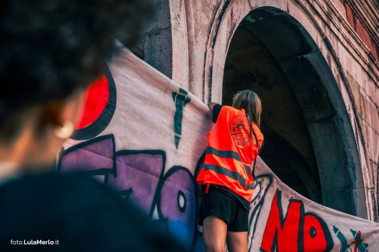 Corteo Venezia contro matrimonio Bezos, foto manifestazione Lula Merlo