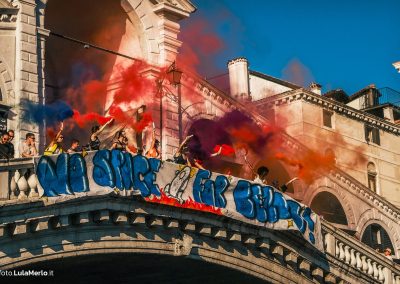 Corteo Venezia contro matrimonio Bezos, foto manifestazione Lula Merlo