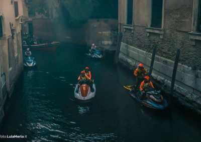 Corteo Venezia contro matrimonio Bezos, foto manifestazione Lula Merlo