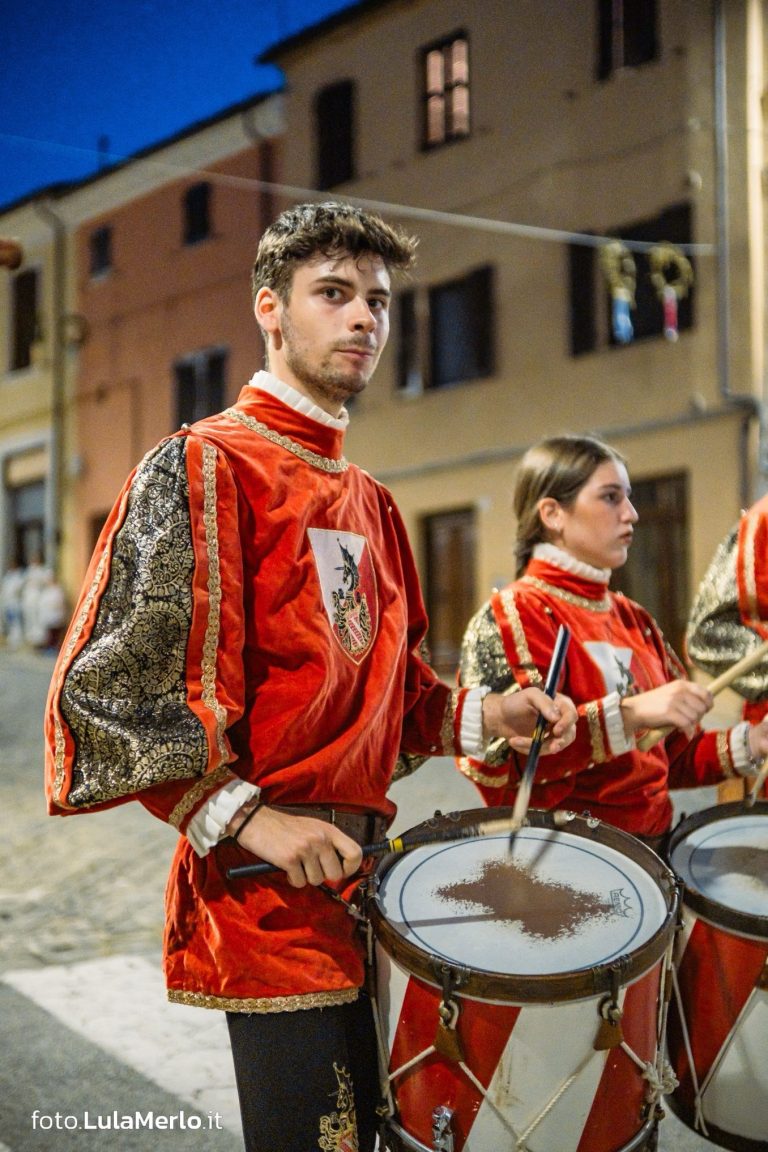 Sbandieratori de La Pandolfaccia a Mestieri e Mercanti a San Lorenzo in Campo – foto Lula Merlo