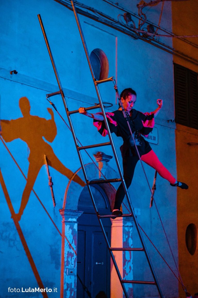 Diavoli Rossi, spettacolo di acrobazia a Mestieri e Mercanti – foto Lula Merlo