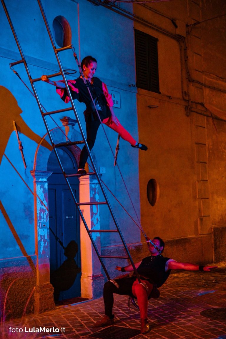 Diavoli Rossi, spettacolo di acrobazia a Mestieri e Mercanti – foto Lula Merlo