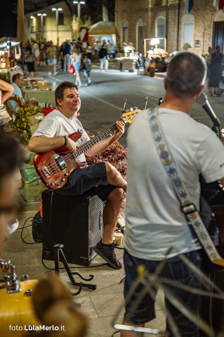 Concerto del gruppo musicale "Mario Tiberini" a Mestieri e Mercanti a San Lorenzo in Campo – foto Lula Merlo