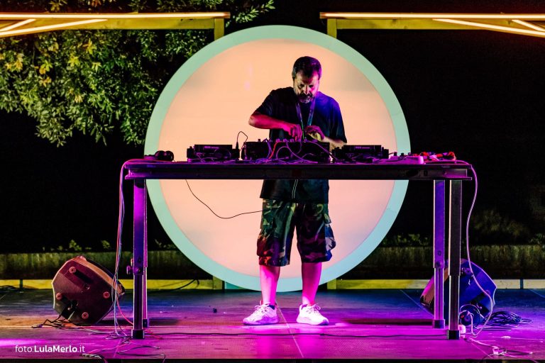 FanoJazz by the Sea 2026, Dj Knuf al Cosmic Journey, foto Lula Merlo
