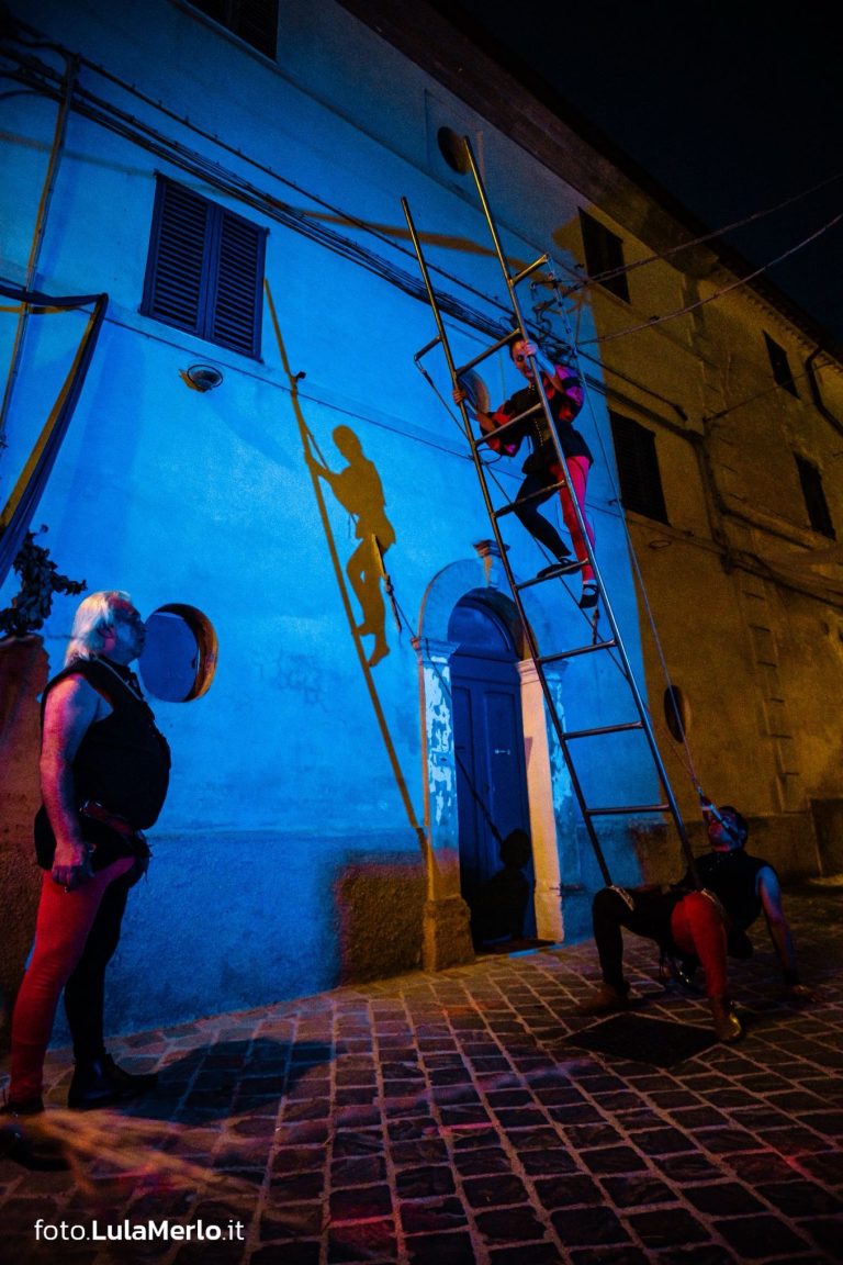 Diavoli Rossi, spettacolo di acrobazia a Mestieri e Mercanti – foto Lula Merlo
