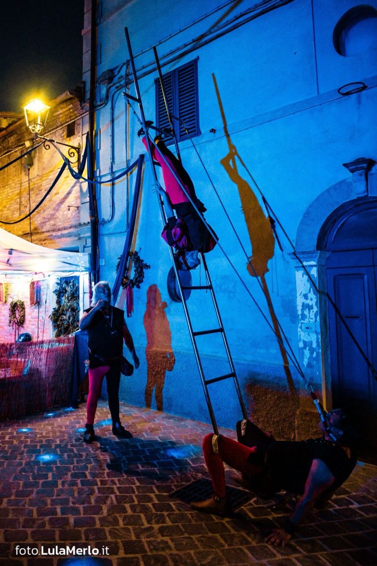 Diavoli Rossi, spettacolo di acrobazia a Mestieri e Mercanti – foto Lula Merlo