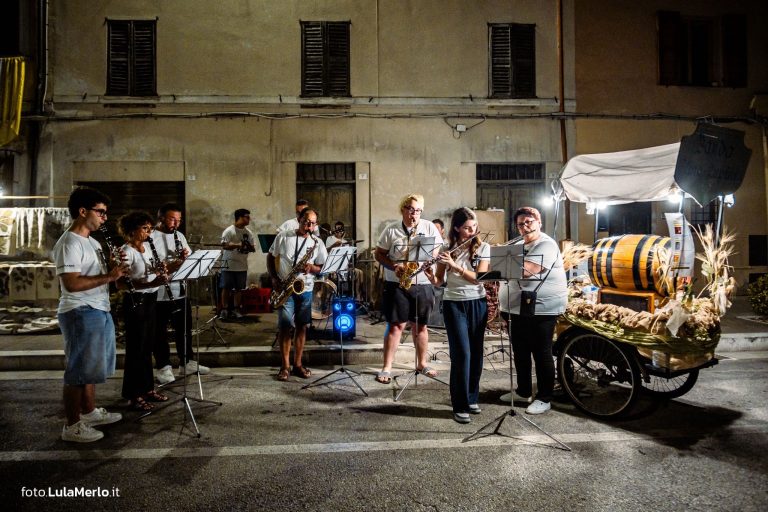 Concerto del gruppo musicale "Mario Tiberini" a Mestieri e Mercanti a San Lorenzo in Campo – foto Lula Merlo
