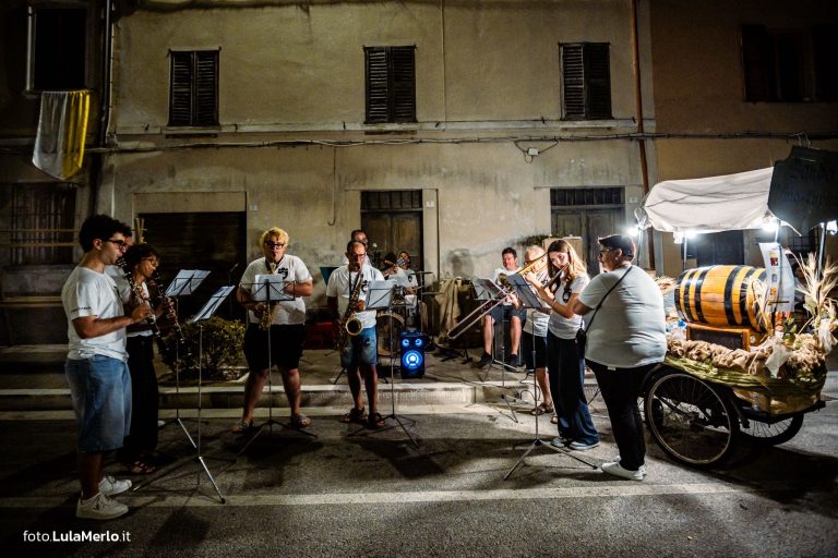 Concerto del gruppo musicale "Mario Tiberini" a Mestieri e Mercanti a San Lorenzo in Campo – foto Lula Merlo
