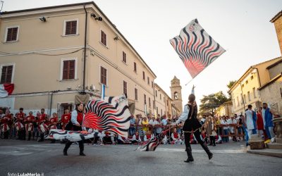 Sbandieratori de La Pandolfaccia alla “Contesa dei Mulini” a Mestieri e Mercanti a San Lorenzo in Campo