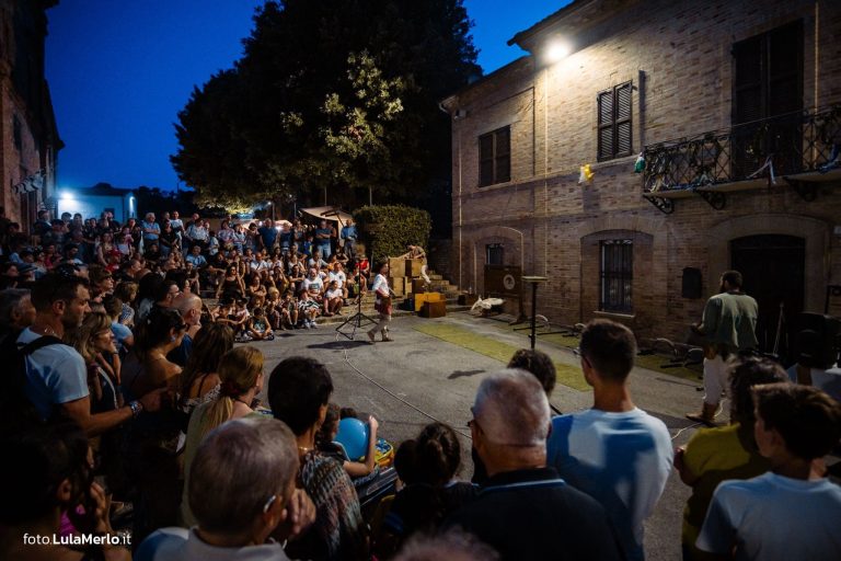 Spettacolo di falconeria de Le Ali della Terra a Mestieri e Mercanti – foto Lula Merlo