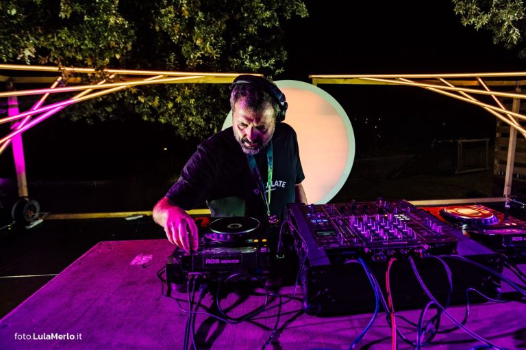 FanoJazz by the Sea 2026, Dj Knuf al Cosmic Journey, foto Lula Merlo
