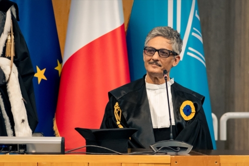 Rosario Fiorello riceve il Sigillo di Ateneo dall'Università degli Studi Carlo Bo