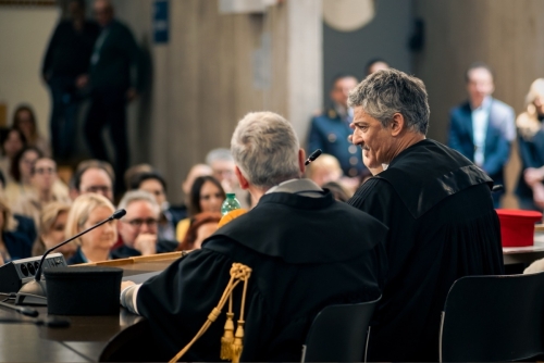 Rosario Fiorello riceve il Sigillo di Ateneo dall'Università degli Studi Carlo Bo