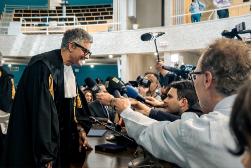 Rosario Fiorello riceve il Sigillo di Ateneo dall'Università degli Studi Carlo Bo