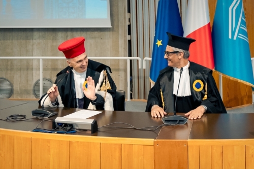 Rosario Fiorello riceve il Sigillo di Ateneo dall'Università degli Studi Carlo Bo