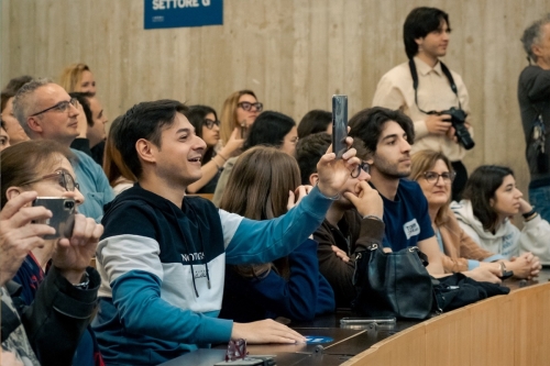 Rosario Fiorello riceve il Sigillo di Ateneo dall'Università degli Studi Carlo Bo