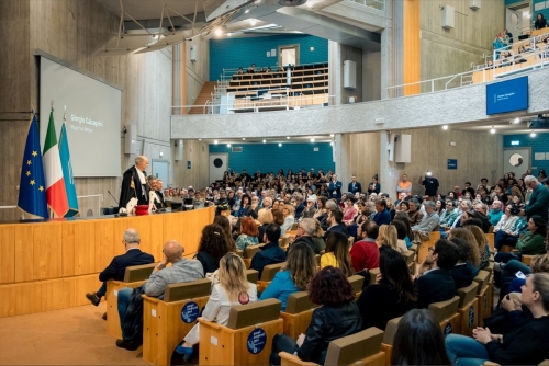 Rosario Fiorello riceve il Sigillo di Ateneo dall'Università degli Studi Carlo Bo