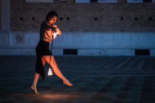 Performance di danza davanti al Palazzo Ducale di Urbino